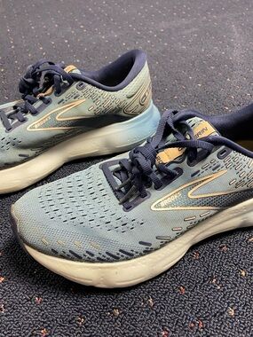 Brooks Glycerin 20 Women's Running Shoes in Light Blue and Navy w/ Gold Accents